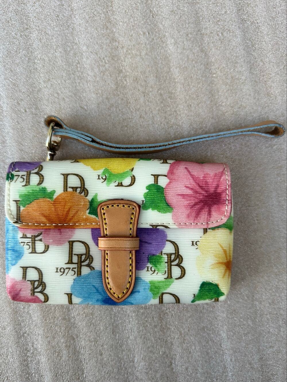 EUC Dooney & Bourke Janine Wristlet Wallet DB 1975 Hibiscus Coated Cotton